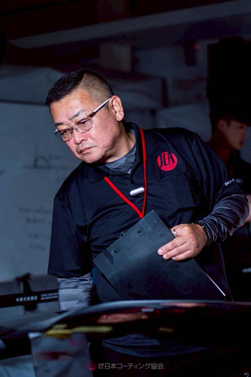 研磨の試験評価を行っている様子